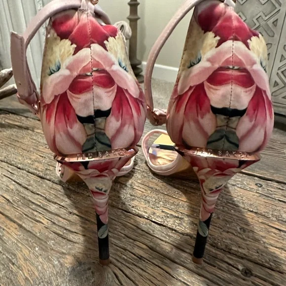 Ted Baker Floral Heels - Sz 40.5 - Picture 4 of 7